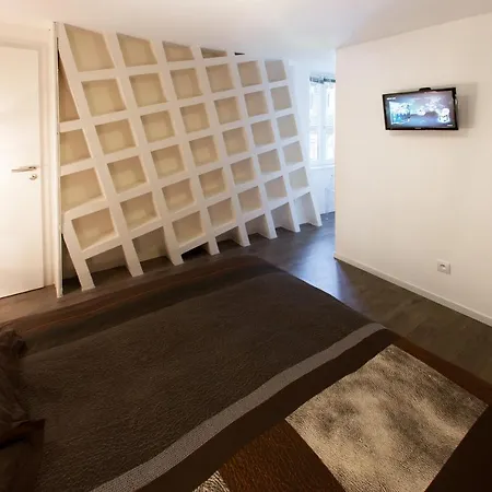 Le Corbeau - Grand Centre, Calme *